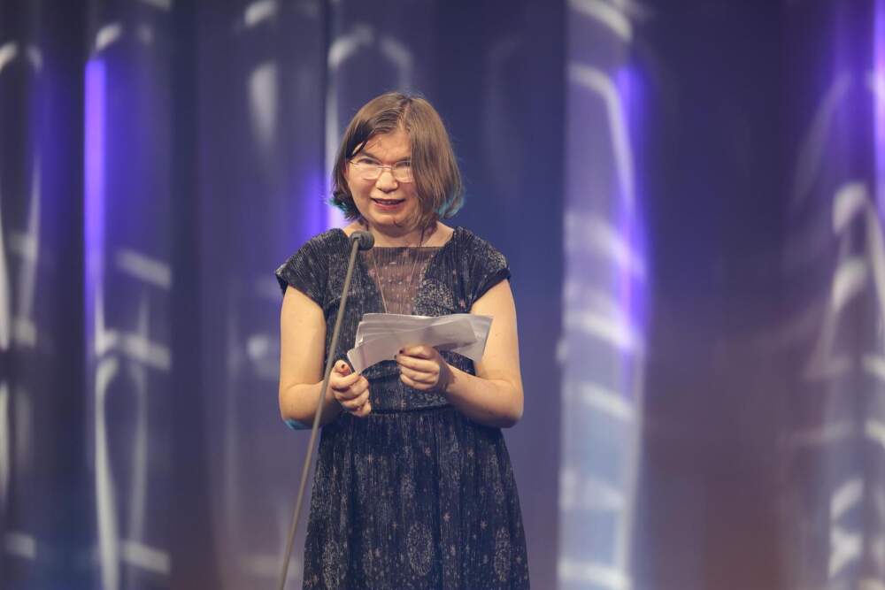 Luisa J&auml;ger h&auml;lt ihre Rede an der Gala.